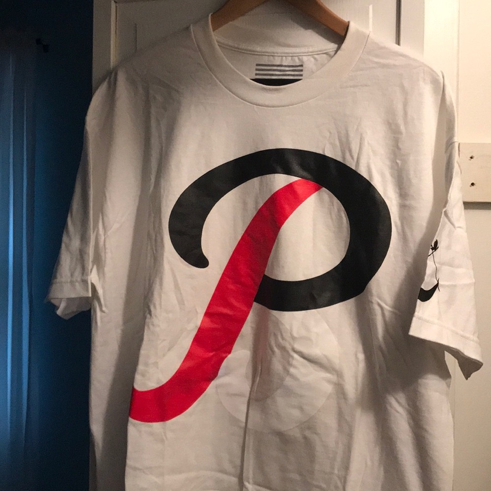 Men’s black scale T-shirt. XL NWOT